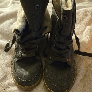 Rocket Dog Cream and Gray Fur-Lined Boots
